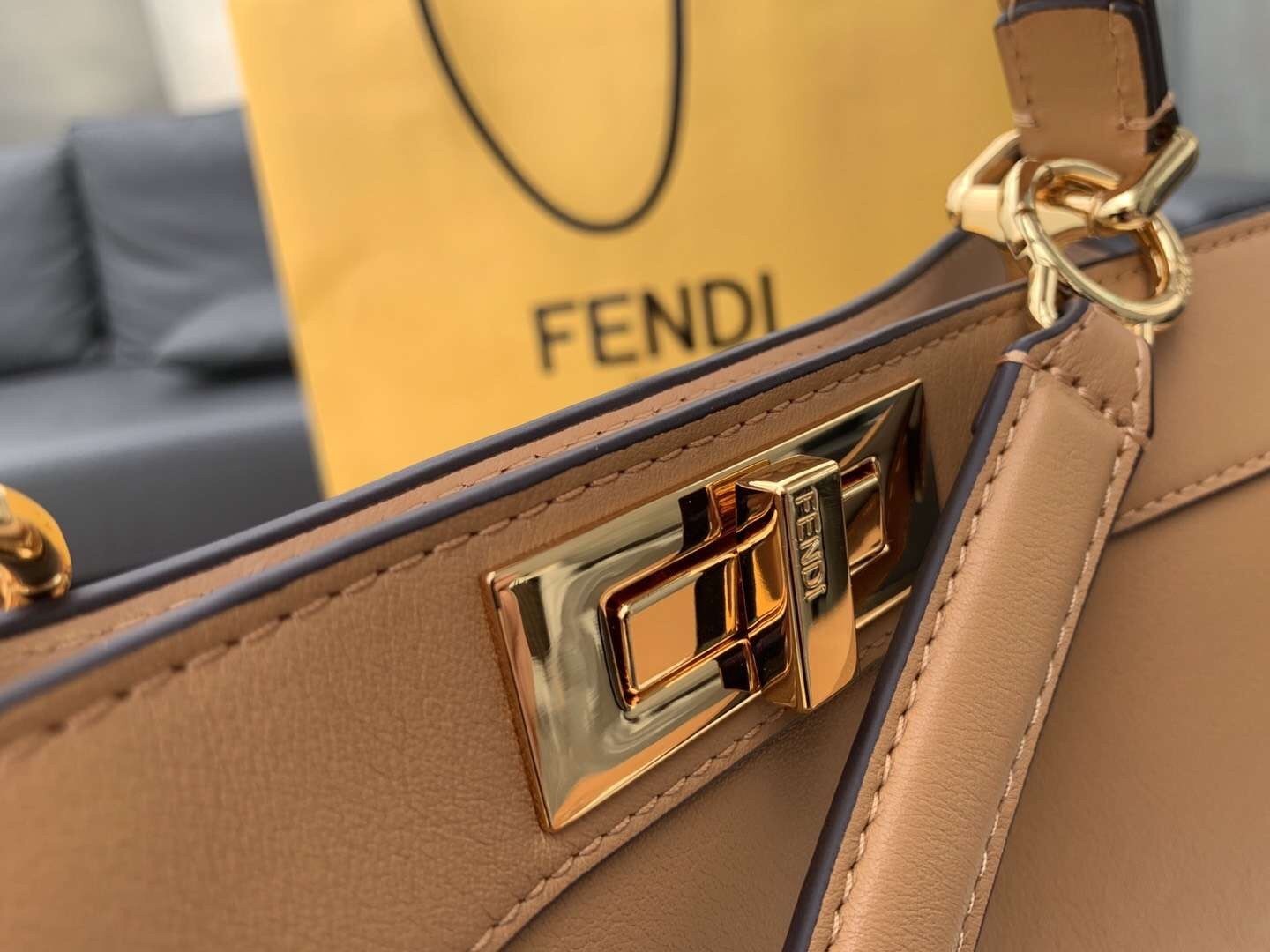 Fendi Peekaboo ISeeU Medium Bag In Beige Leather 704