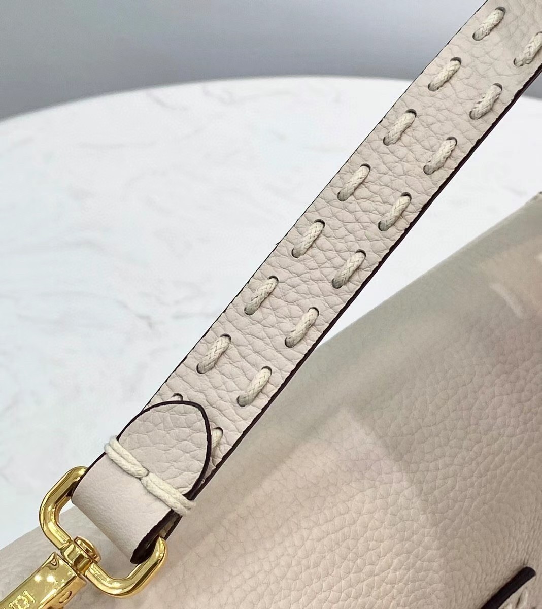 Fendi Medium Baguette Bag In White Grain Leather 151