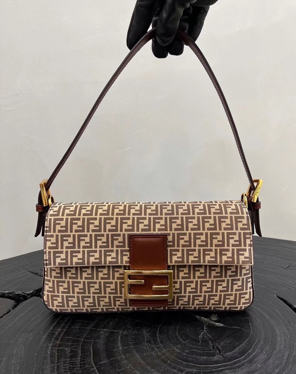 Fendi Medium Baguette 1997 Bag In Beige Split Leather 293