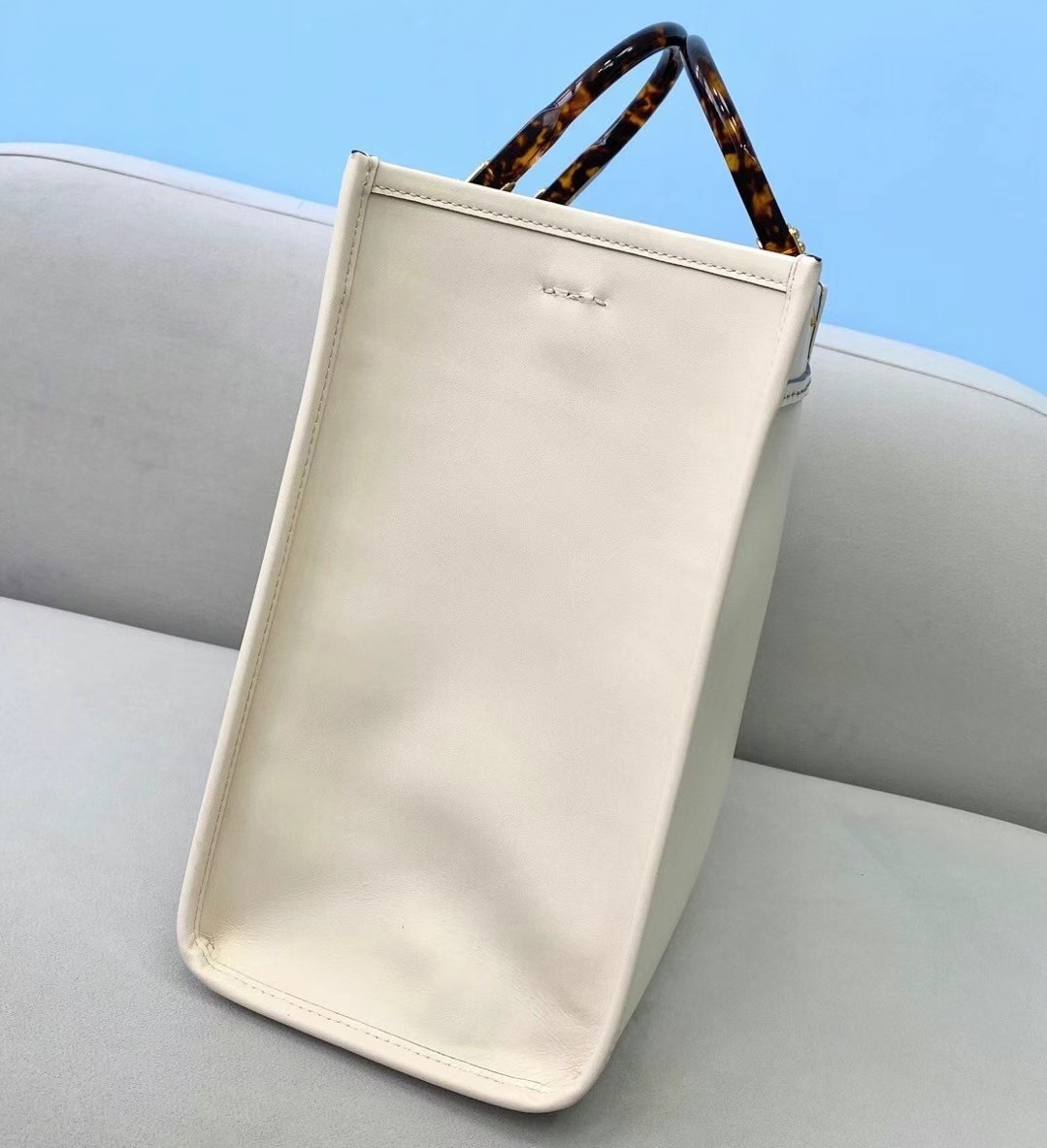 Fendi Sunshine Medium Shopper Bag In White Calfskin 427