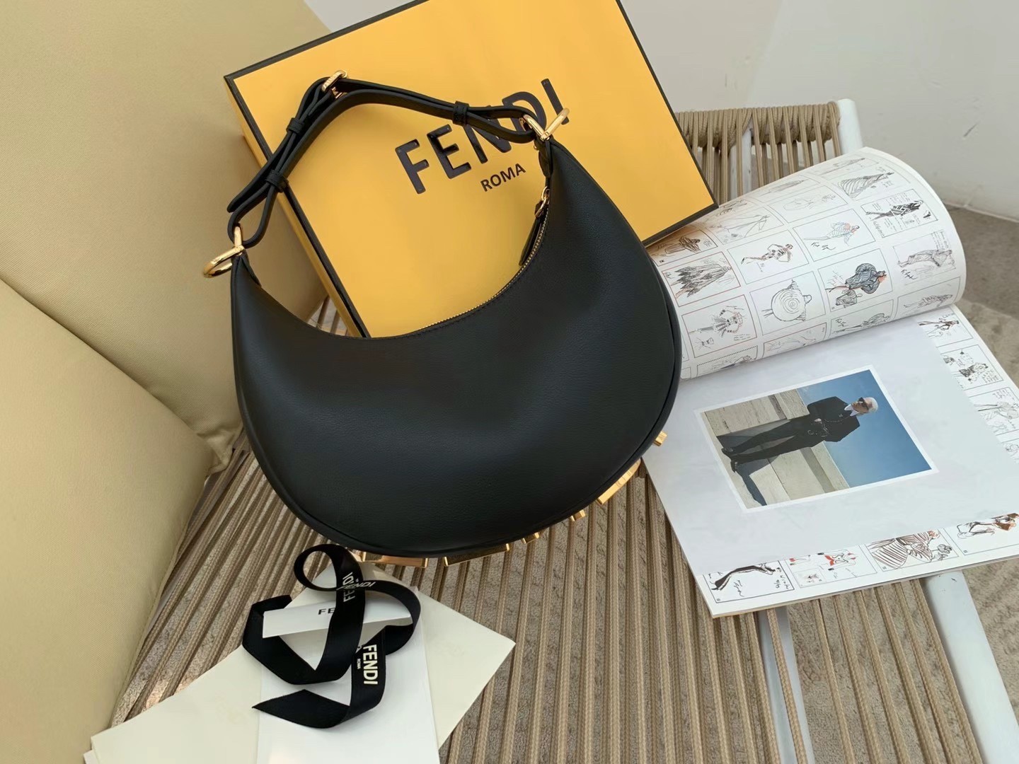 Fendi Fendigraphy Small Hobo Bag In Black Leather 465