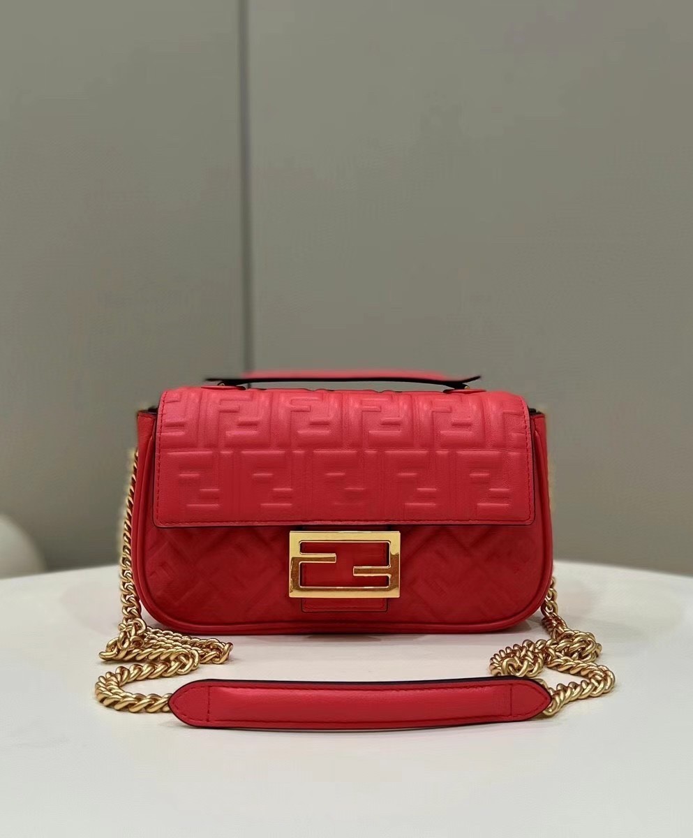 Fendi Baguette Chain Midi Bag In Red Nappa Leather 901