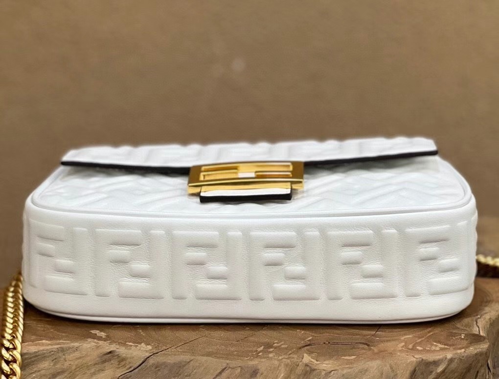 Fendi Baguette Chain Midi Bag In White Nappa Leather 922