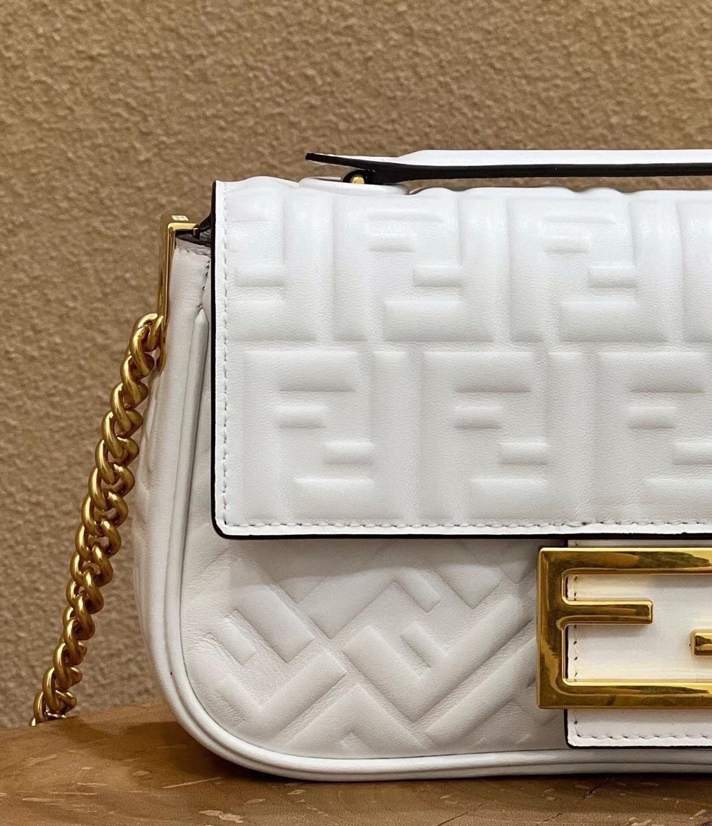 Fendi Baguette Chain Midi Bag In White Nappa Leather 922