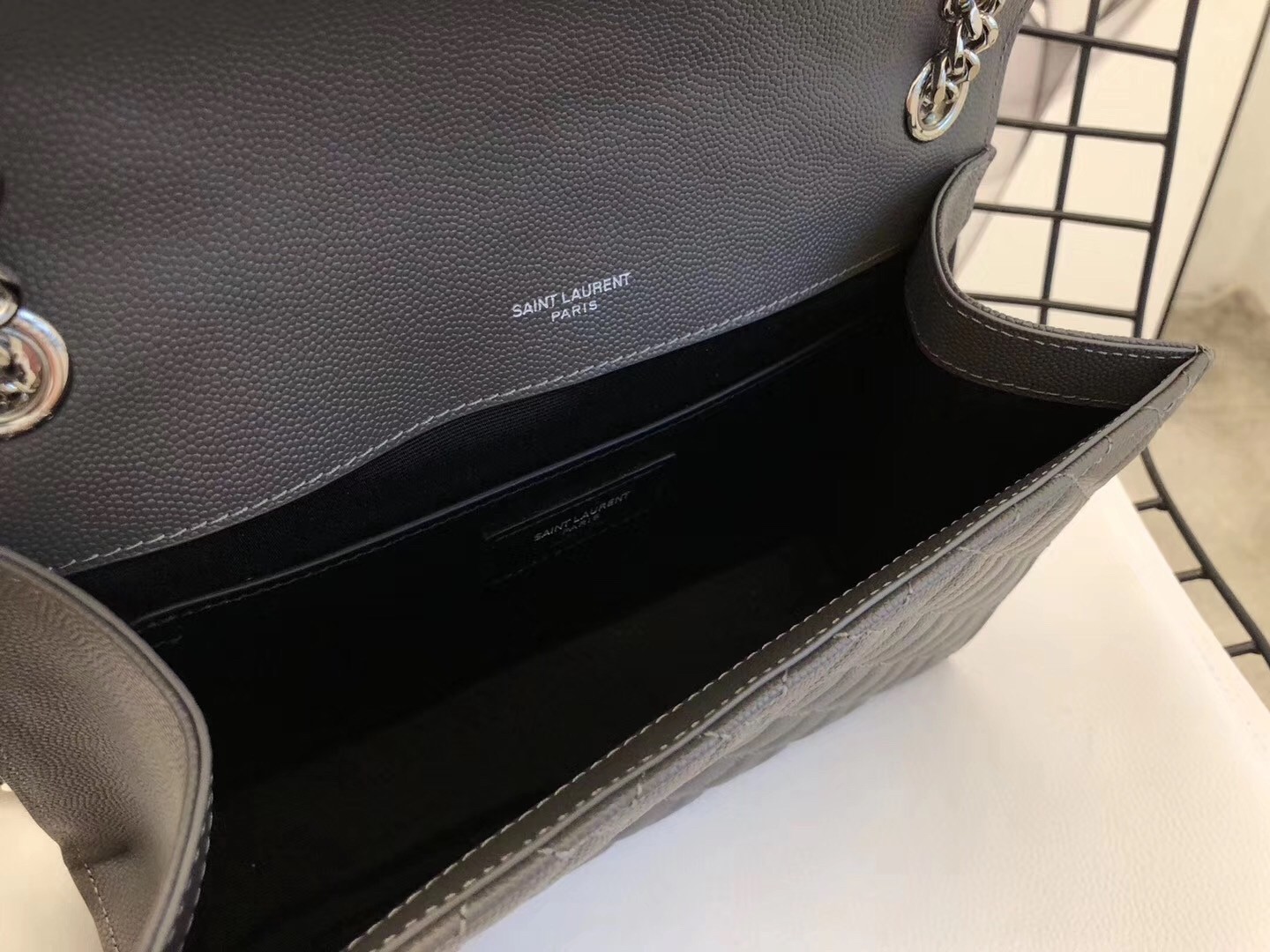 Saint Laurent Medium Envelope Bag In Grey Grained Leather 982