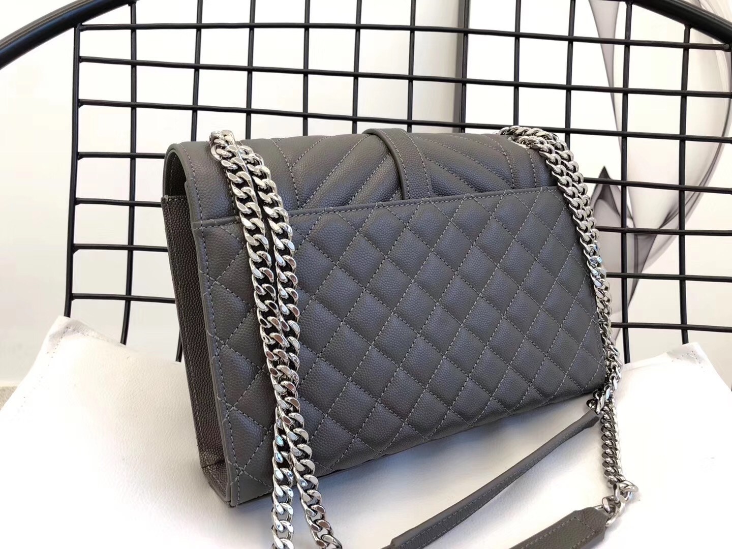 Saint Laurent Medium Envelope Bag In Grey Grained Leather 982