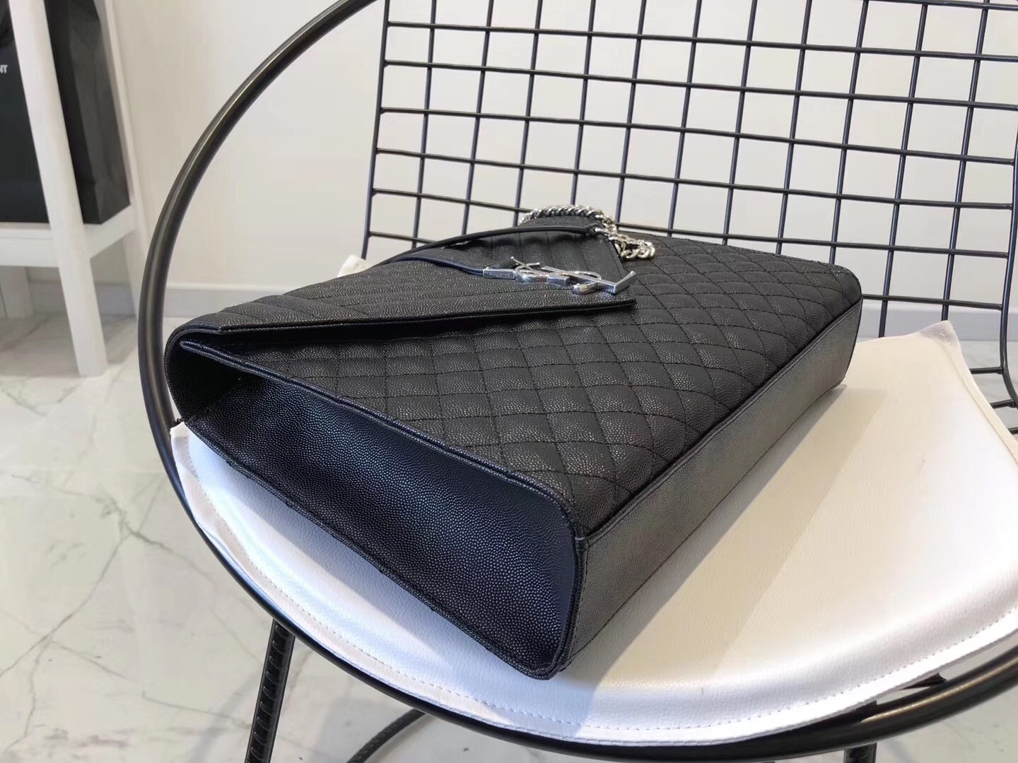 Saint Laurent Envelope Large Bag In Noir Grained Leather 938