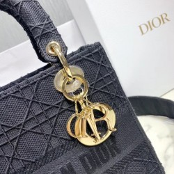 Dior Medium Lady D-Lite Bag In Black Embroidered Canvas 546