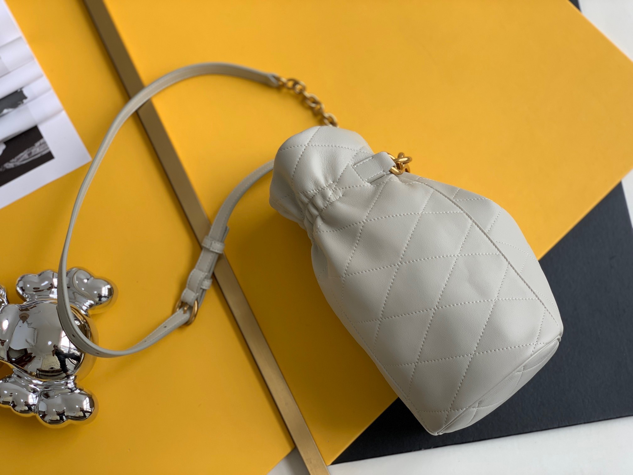 Saint Laurent Le Maillon Hook Bucket Bag In White Lambskin 667