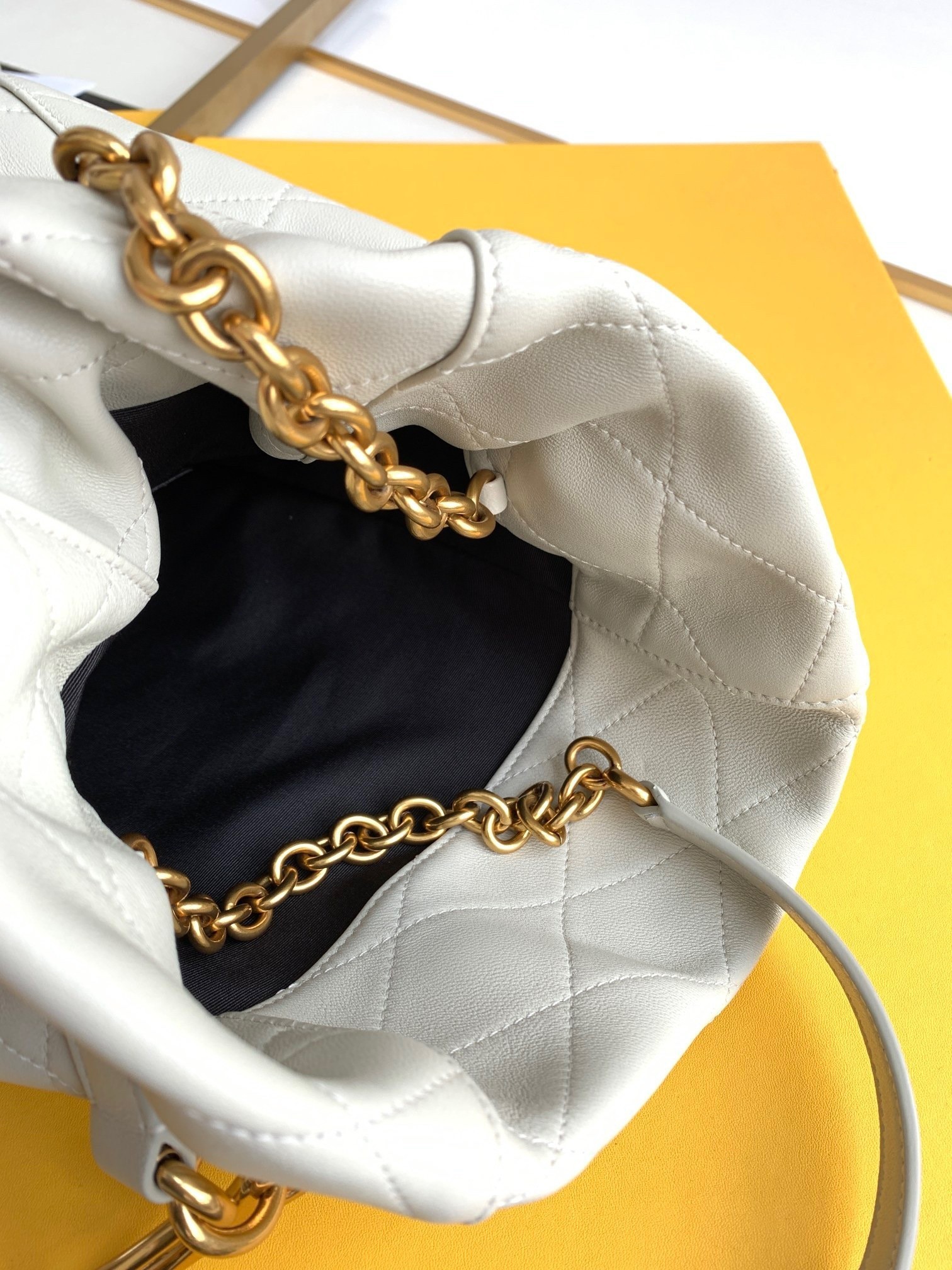 Saint Laurent Le Maillon Hook Bucket Bag In White Lambskin 667