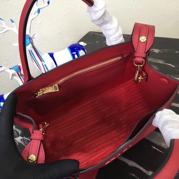 Prada Large Monochrome Bag In Red Saffiano Leather 002