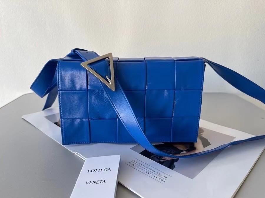 Bottega Veneta Cassett Bag In Cobalt Wrinkled Calfskin 008