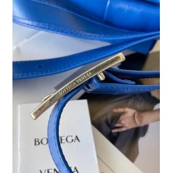 Bottega Veneta Cassett Bag In Cobalt Wrinkled Calfskin 008