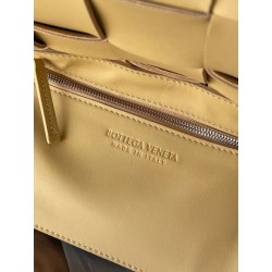 Bottega Veneta Cassett Bag In Beige Intrecciato Lambskin 717