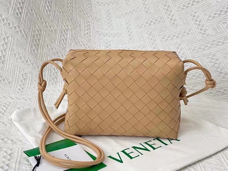 Bottega Veneta Small Loop Bag In Beige Intrecciato Lambskin 787