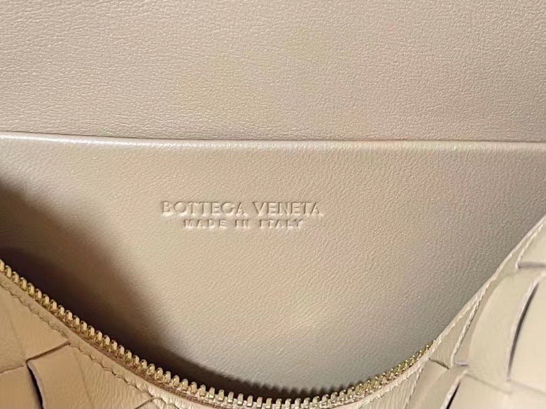 Bottega Veneta Small Loop Bag In Beige Intrecciato Lambskin 787