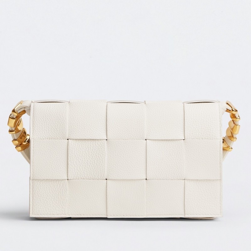 Bottega Veneta Cassette Bag In White Grained Leather 912