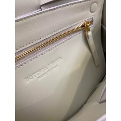 Bottega Veneta Cassette Bag In White Grained Leather 912