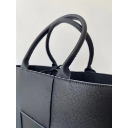 Bottega Veneta Arco Medium Tote In Black Intrecciato Leather 710