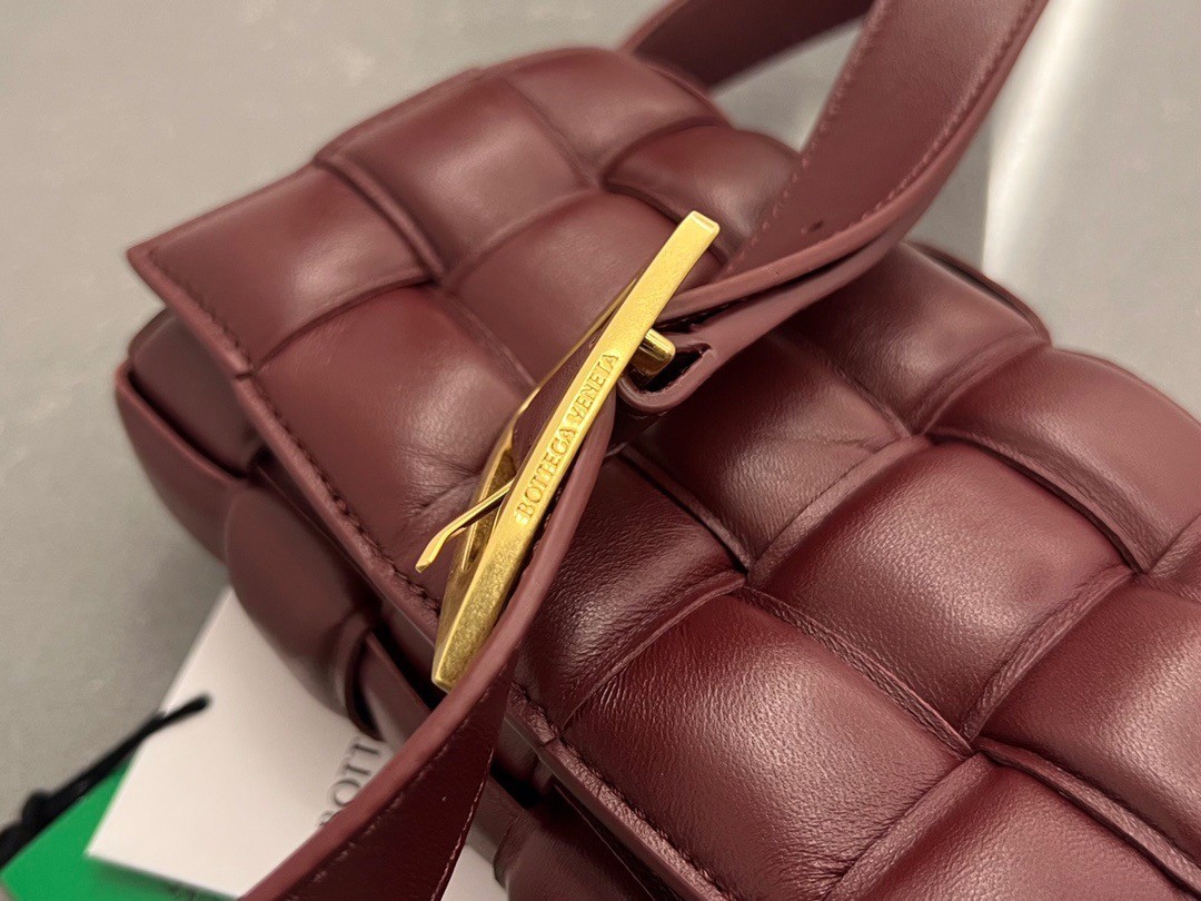 Bottega Veneta Small Padded Cassette Bag In Barolo Lambskin 709