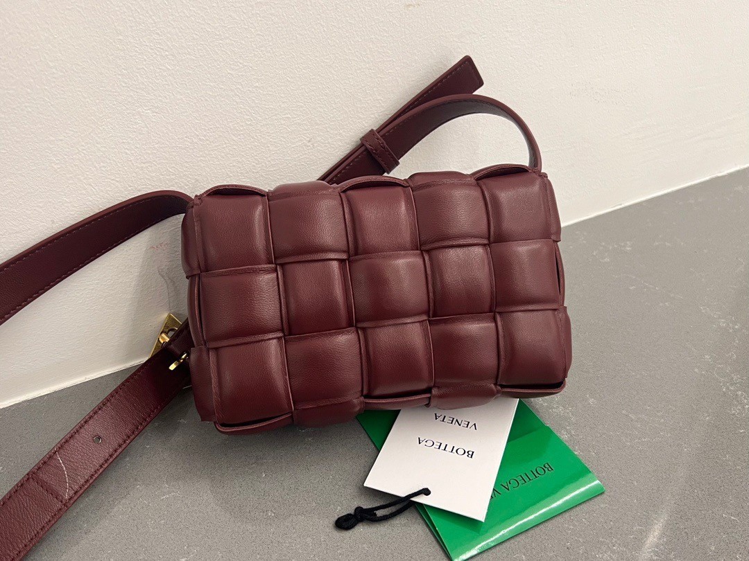 Bottega Veneta Small Padded Cassette Bag In Barolo Lambskin 709