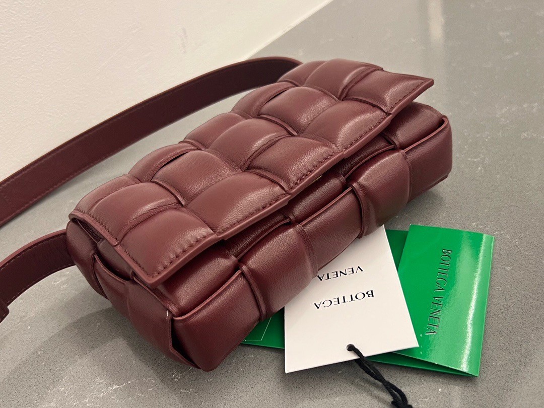 Bottega Veneta Small Padded Cassette Bag In Barolo Lambskin 709