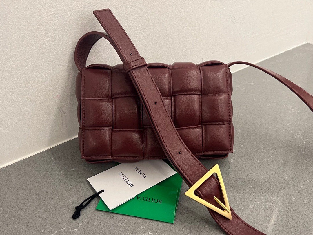 Bottega Veneta Small Padded Cassette Bag In Barolo Lambskin 709