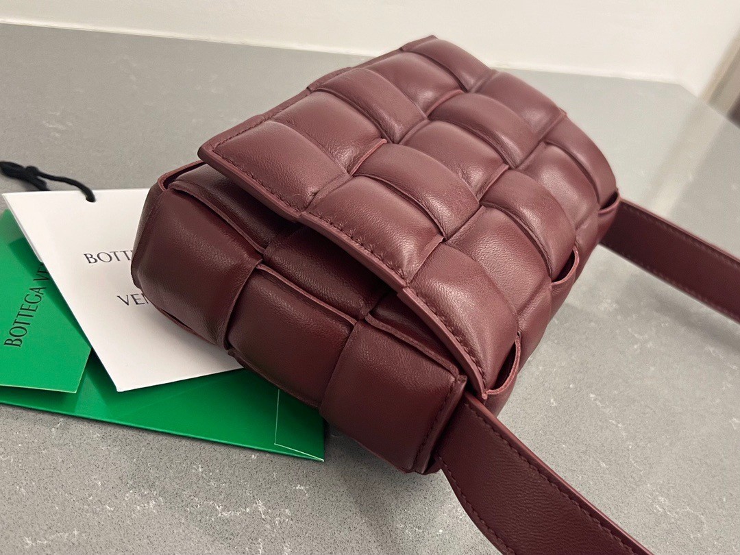 Bottega Veneta Small Padded Cassette Bag In Barolo Lambskin 709