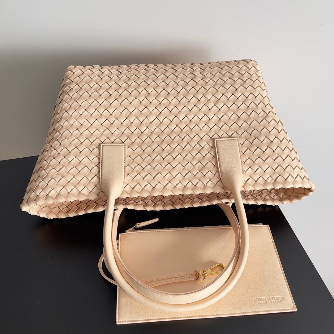 Bottega Veneta Cabat Medium Bag In Melon Intrecciato Lambskin 209