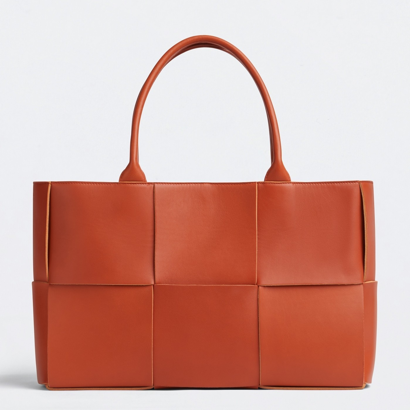 Bottega Veneta Arco Medium Tote In Maple Intrecciato Lambskin 051