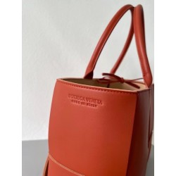 Bottega Veneta Arco Medium Tote In Maple Intrecciato Lambskin 051