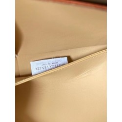 Bottega Veneta Arco Medium Tote In Maple Intrecciato Lambskin 051