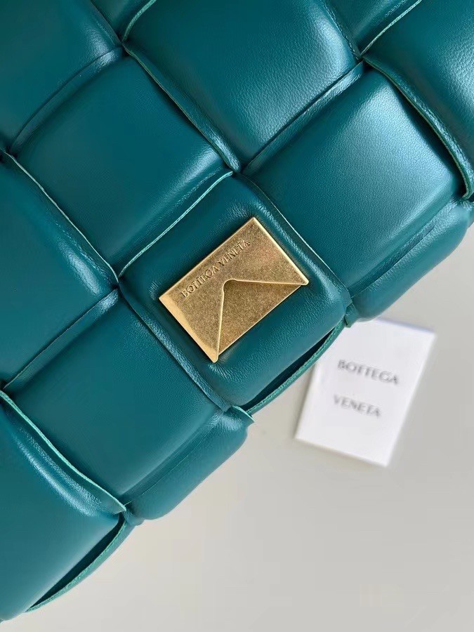 Bottega Veneta Padded Cassette Bag In Mallard Lambskin 978