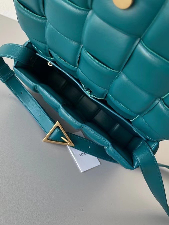 Bottega Veneta Padded Cassette Bag In Mallard Lambskin 978