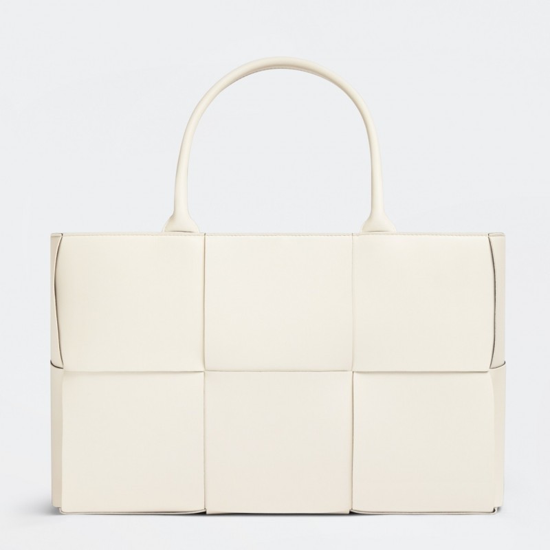 Bottega Veneta Arco Medium Tote In White Intrecciato Lambskin 269