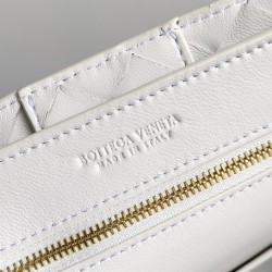 Bottega Veneta Small Andiamo Bag In White Intrecciato Lambskin 330