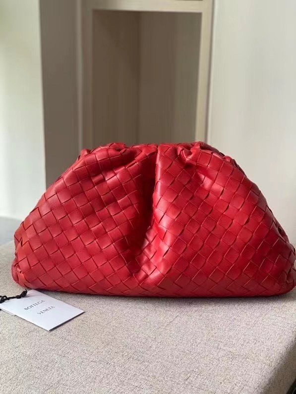 Bottega Veneta Large Pouch Clutch In Red Intrecciato Lambskin 767