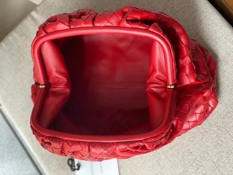 Bottega Veneta Large Pouch Clutch In Red Intrecciato Lambskin 767