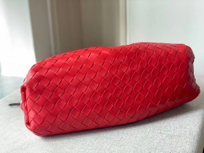 Bottega Veneta Large Pouch Clutch In Red Intrecciato Lambskin 767