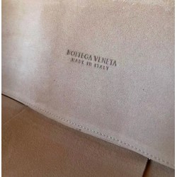 Bottega Veneta Arco Medium Tote In Beige Intrecciato Lambskin 928