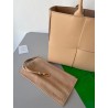 Bottega Veneta Arco Medium Tote In Beige Intrecciato Lambskin 928