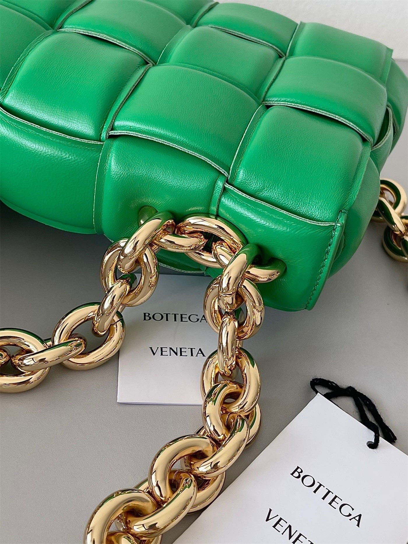 Bottega Veneta Chain Cassette Bag In Parakeet Lambskin 951