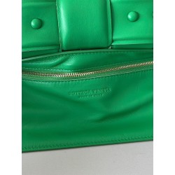 Bottega Veneta Chain Cassette Bag In Parakeet Lambskin 951