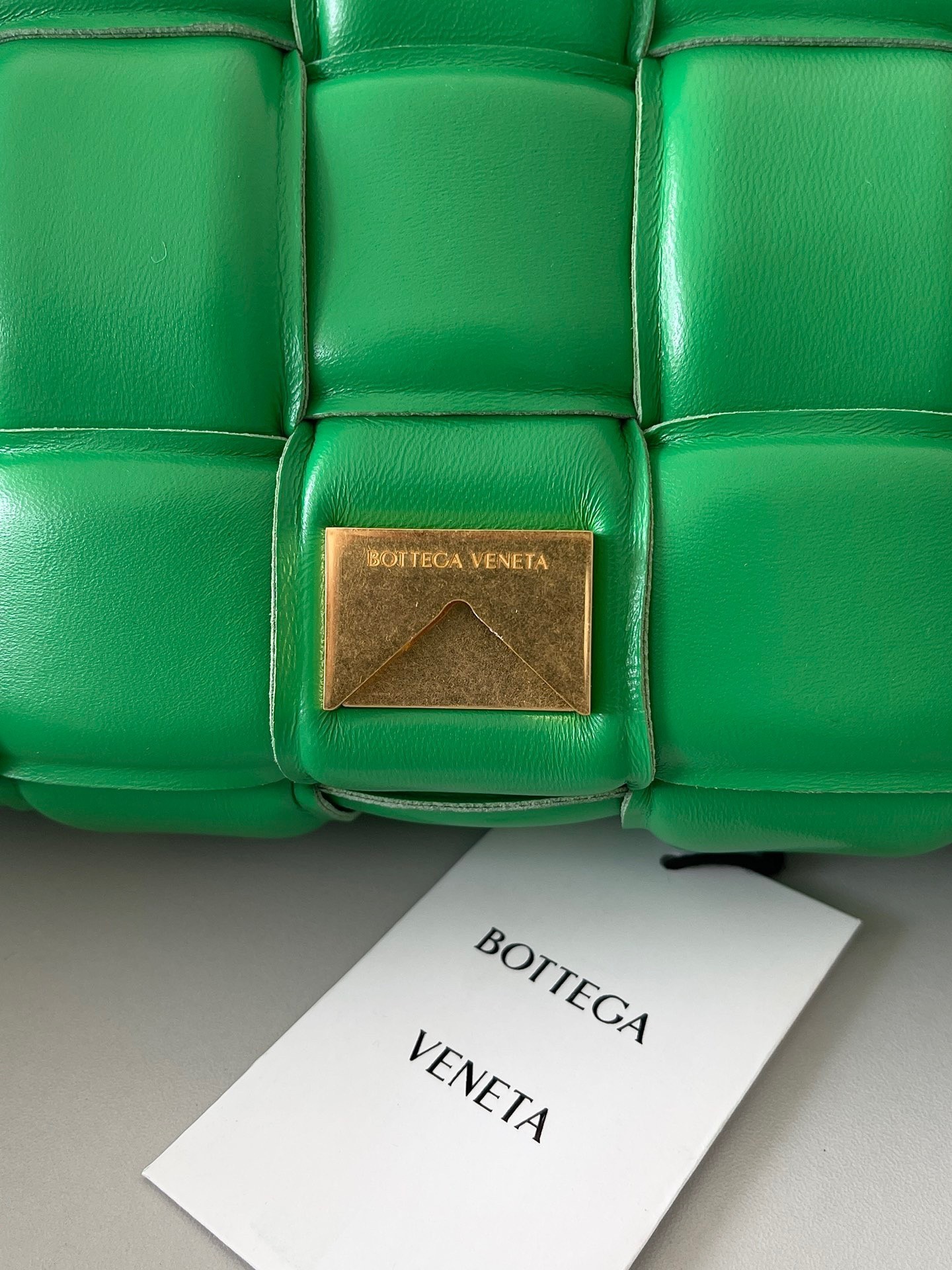 Bottega Veneta Chain Cassette Bag In Parakeet Lambskin 951