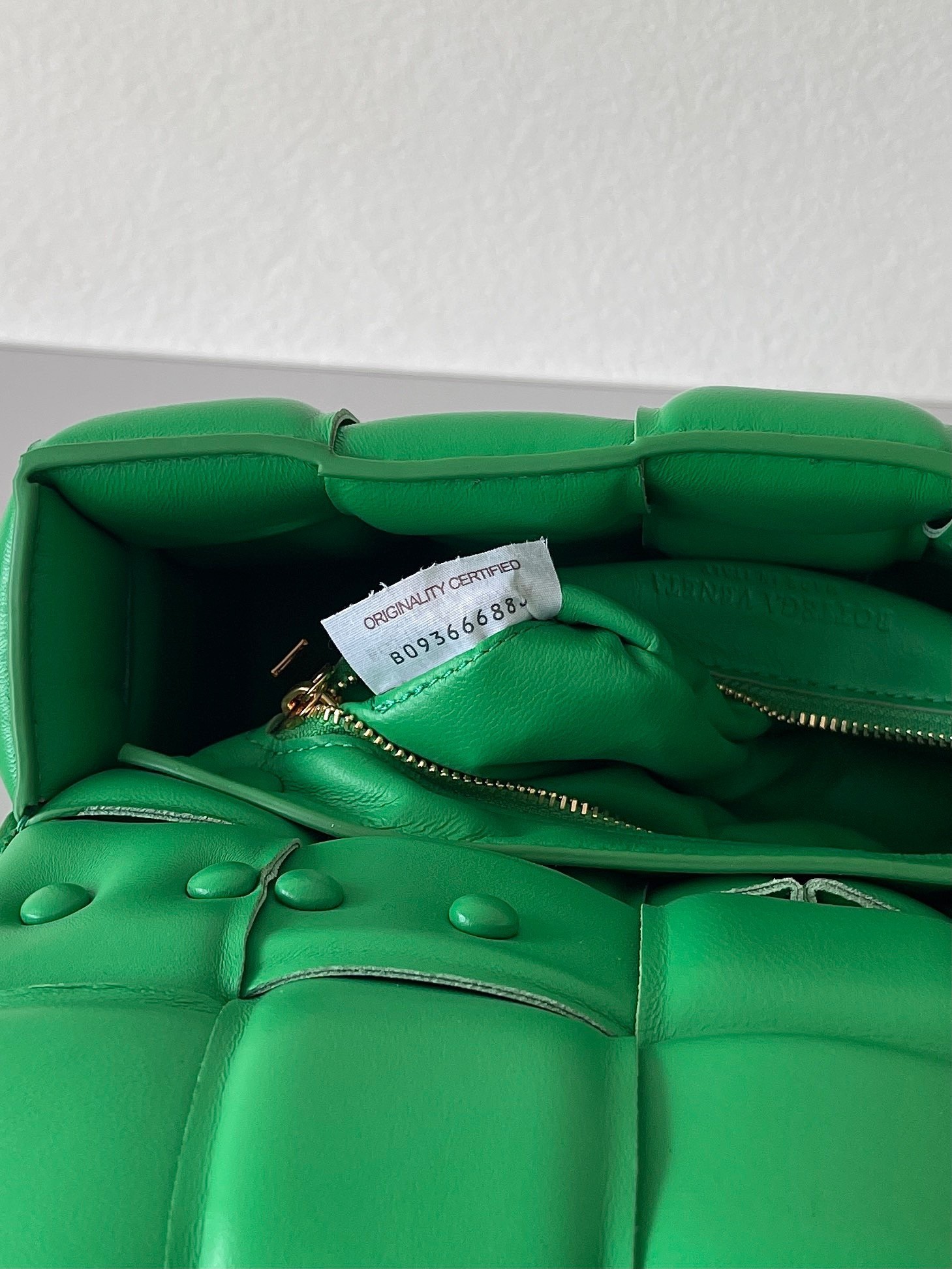 Bottega Veneta Chain Cassette Bag In Parakeet Lambskin 951