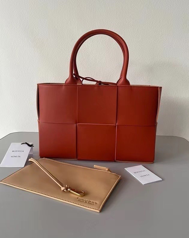 Bottega Veneta Arco Small Tote In Maple Intrecciato Lambskin 582