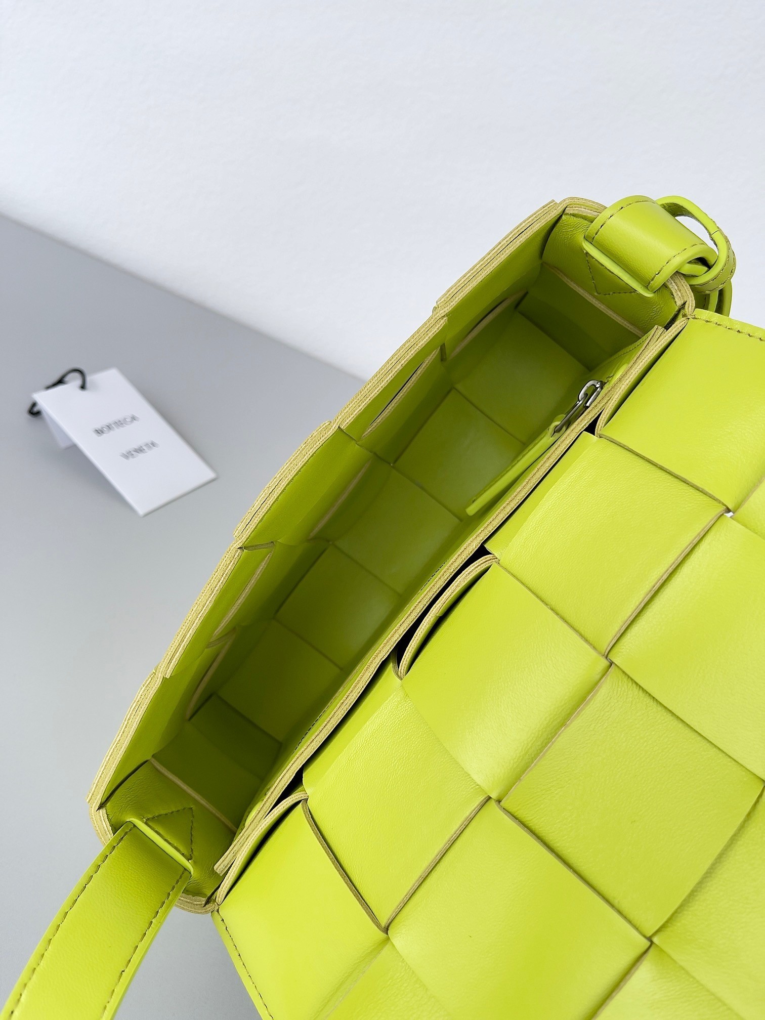 Bottega Veneta Cassett Bag In Acid Kiwi Intrecciato Lambskin 470