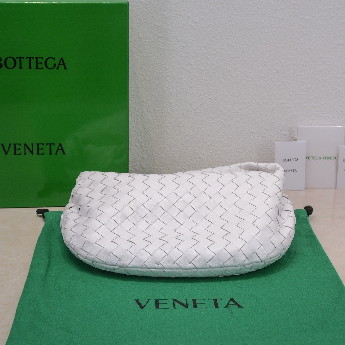 Bottega Veneta BV Jodie Teen Bag In White Intrecciato Leather 501