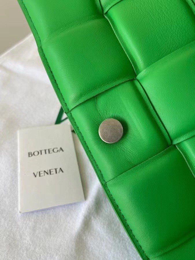 Bottega Veneta Padded Cassette Bag In Green Lambskin 537