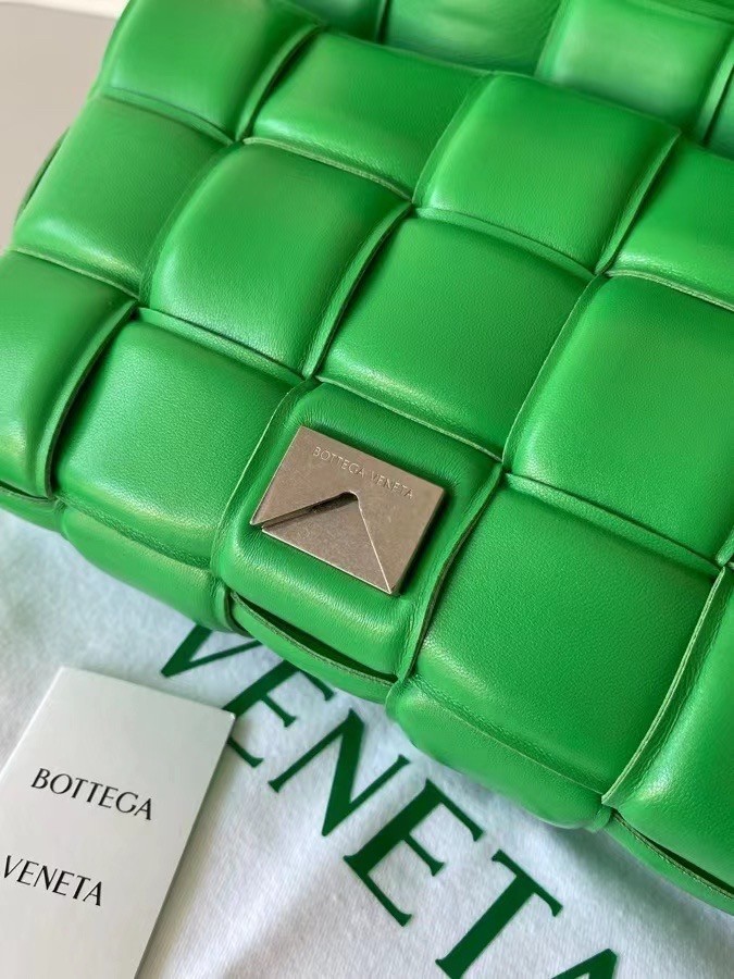 Bottega Veneta Padded Cassette Bag In Green Lambskin 537